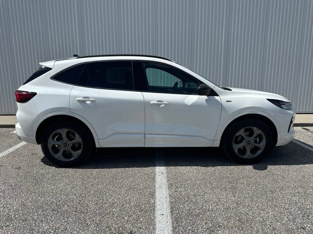 Certified 2024 Ford Escape ST-Line w/ Tech Pack #1 AWD/4WD image 9