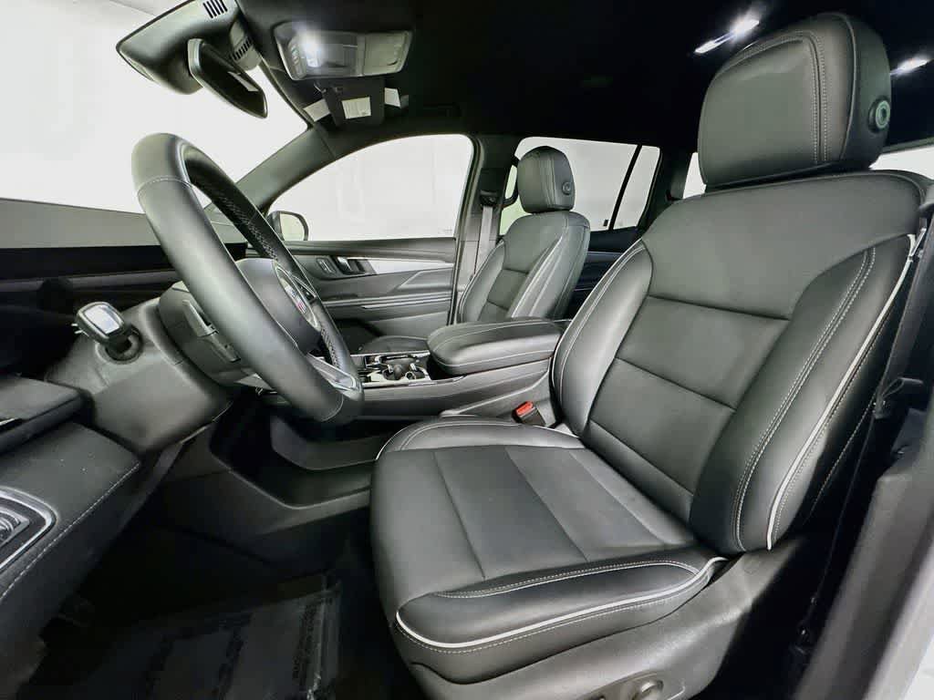 Used 2025 Buick Enclave Preferred FWD image 12