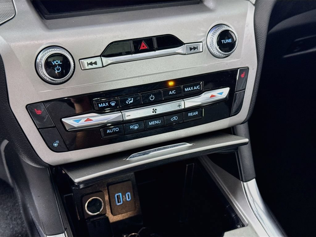 Certified 2023 Ford Explorer XLT w/ Equipment Group 202A AWD/4WD image 19