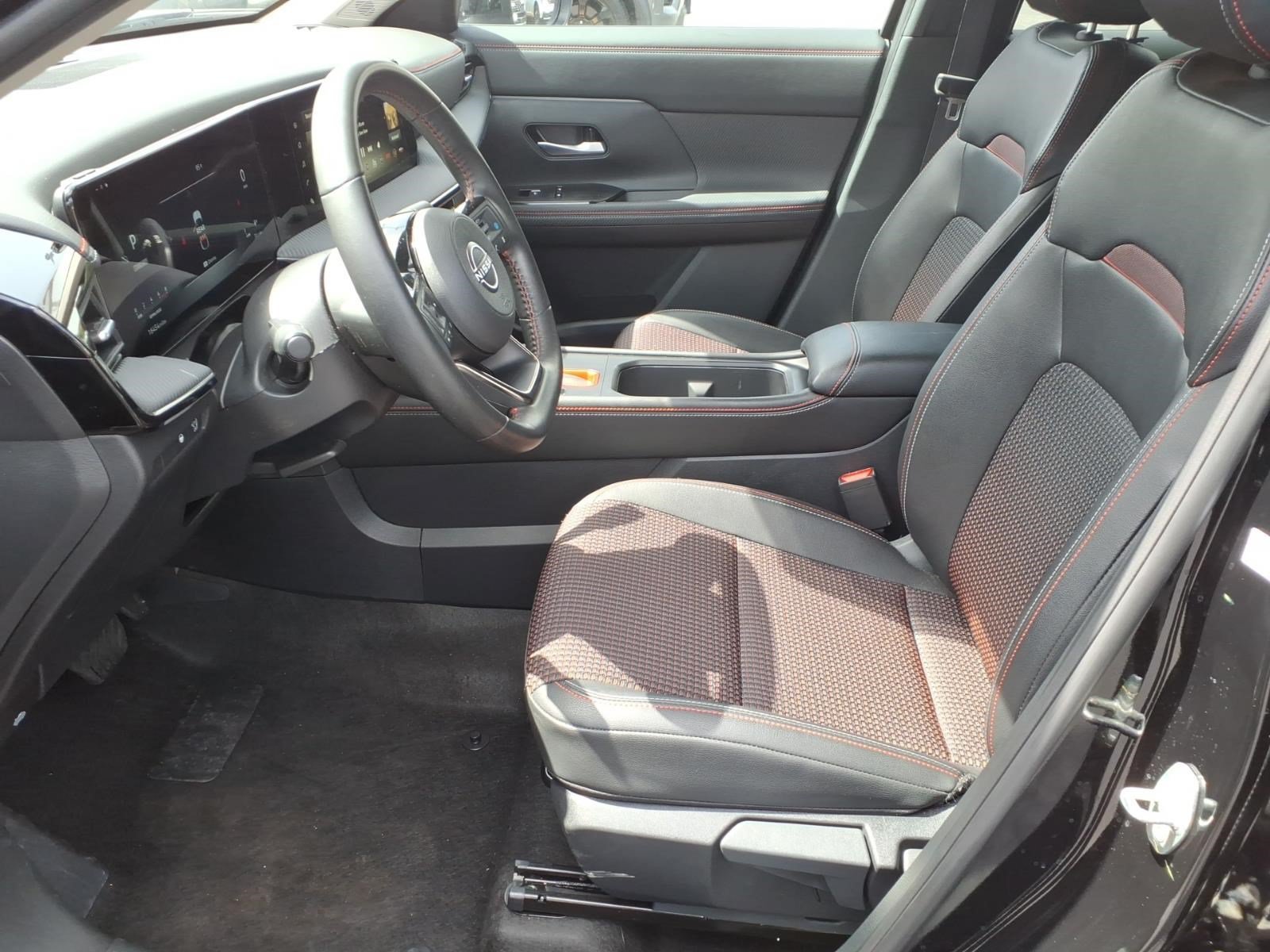 Used 2025 Nissan Kicks SR FWD image 14