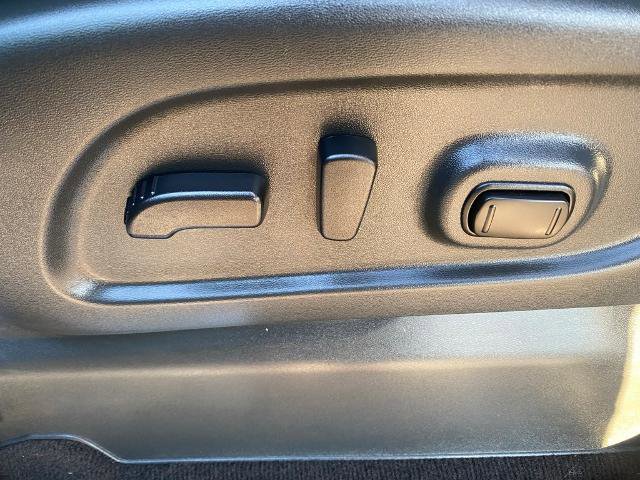 Used 2024 Nissan Titan PRO-4X w/ Pro-4x Convenience Package image 15