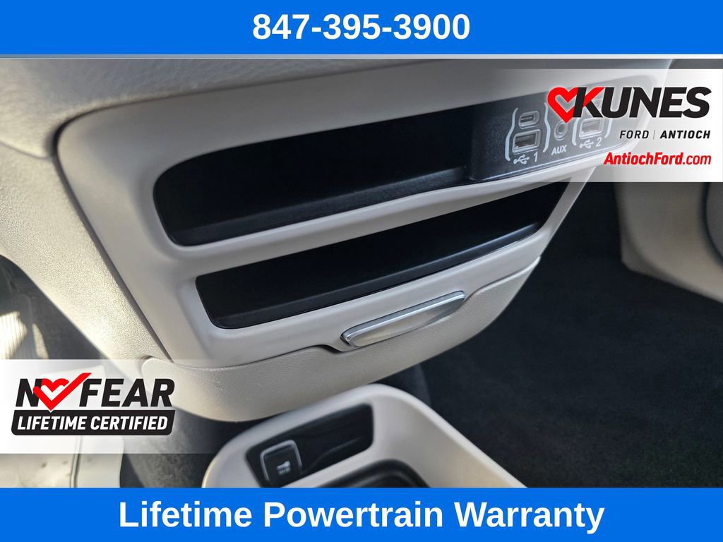 Used 2024 Chrysler Pacifica Touring-L image 55