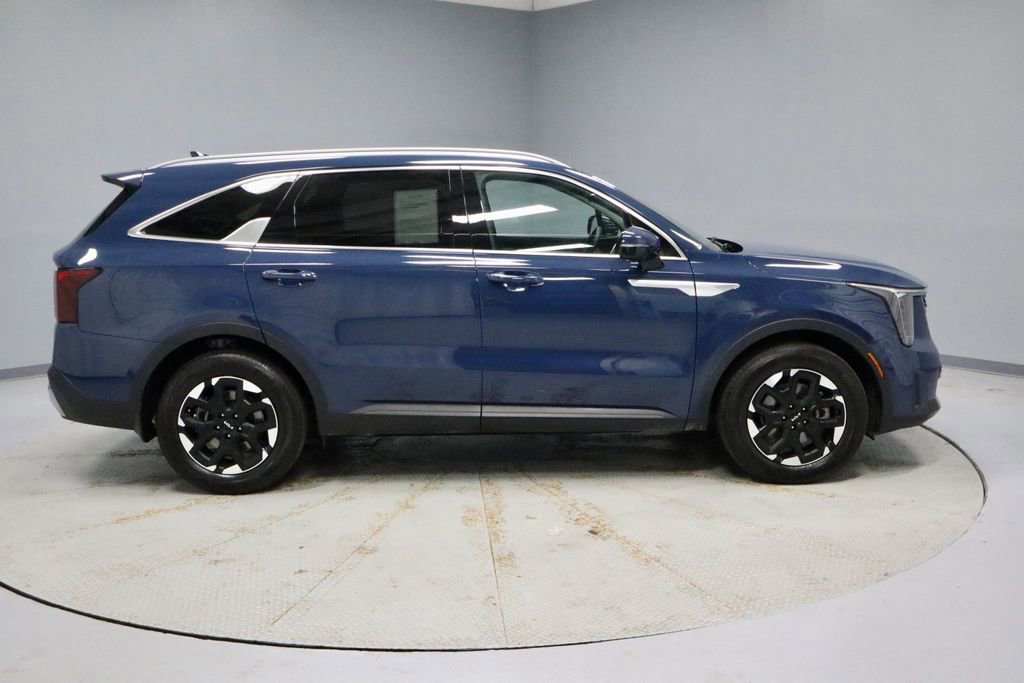 Used 2025 Kia Sorento S FWD image 6