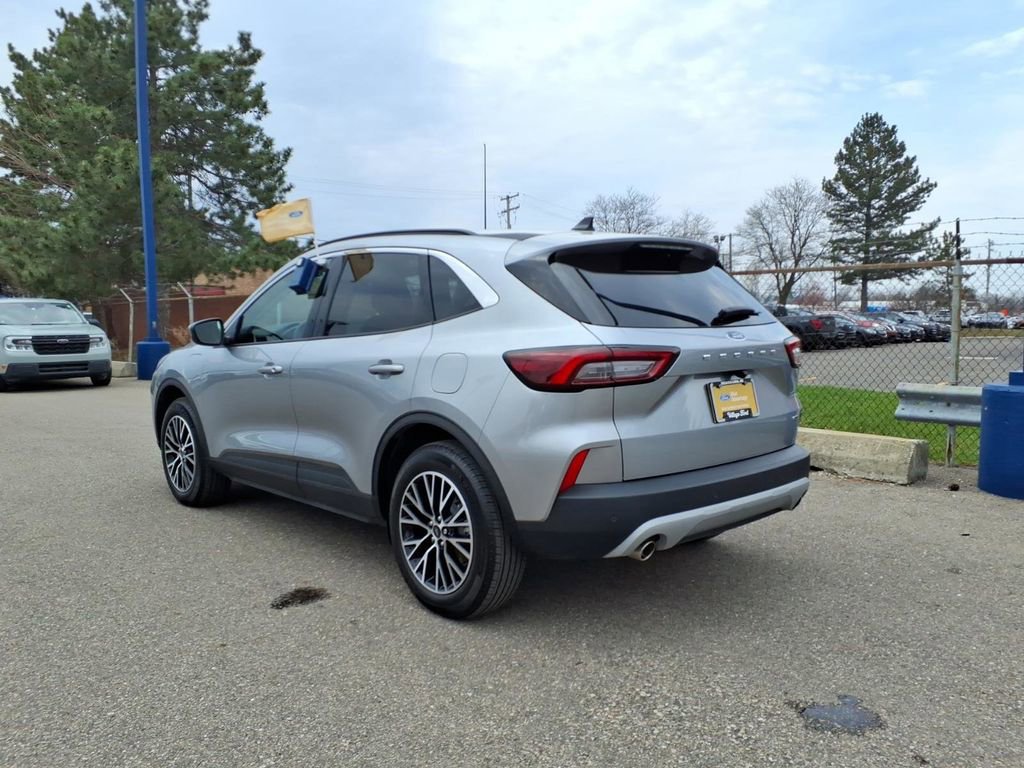 Certified 2023 Ford Escape SE image 4