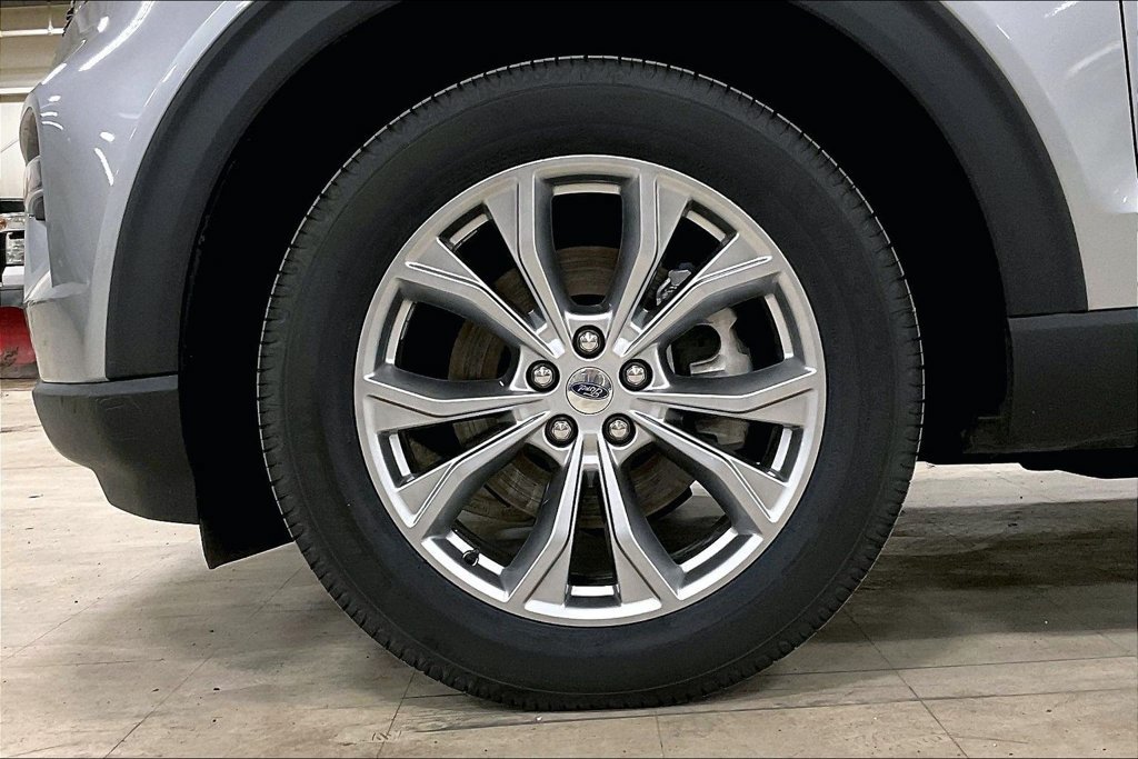 Certified 2020 Ford Explorer XLT w/ Equipment Group 202A AWD/4WD image 9