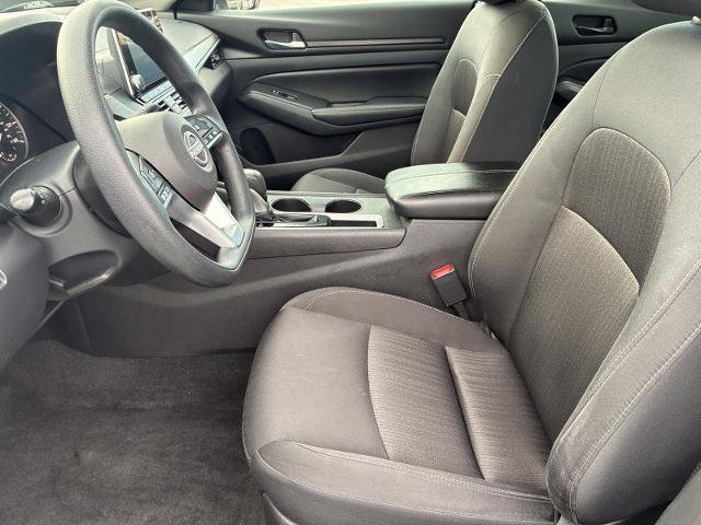 Used 2025 Nissan Altima 2.5 SV FWD image 13