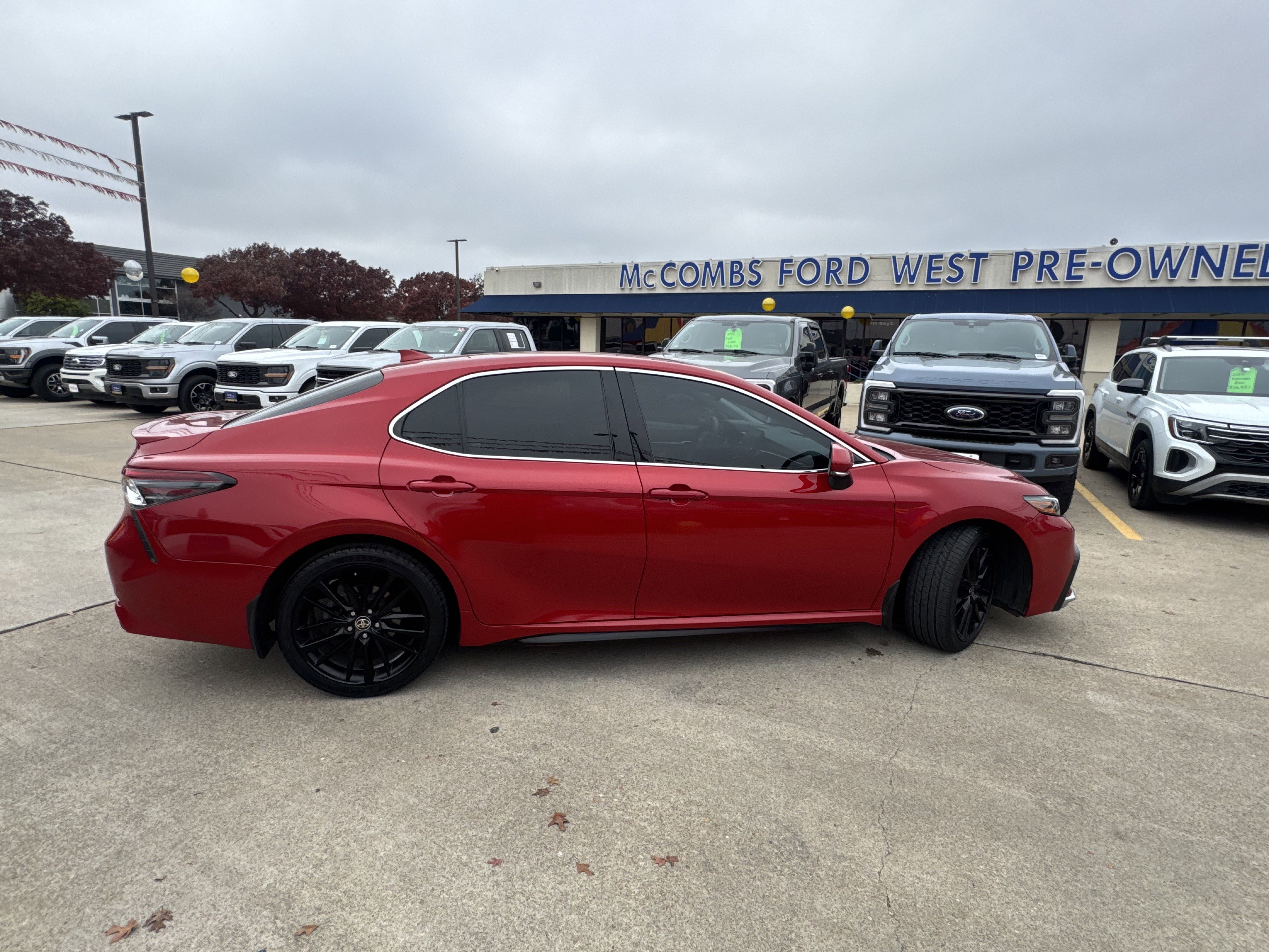 Used 2022 Toyota Camry XSE image 4