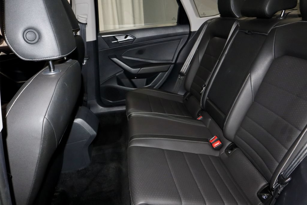 Used 2024 Volkswagen Jetta SE FWD image 22