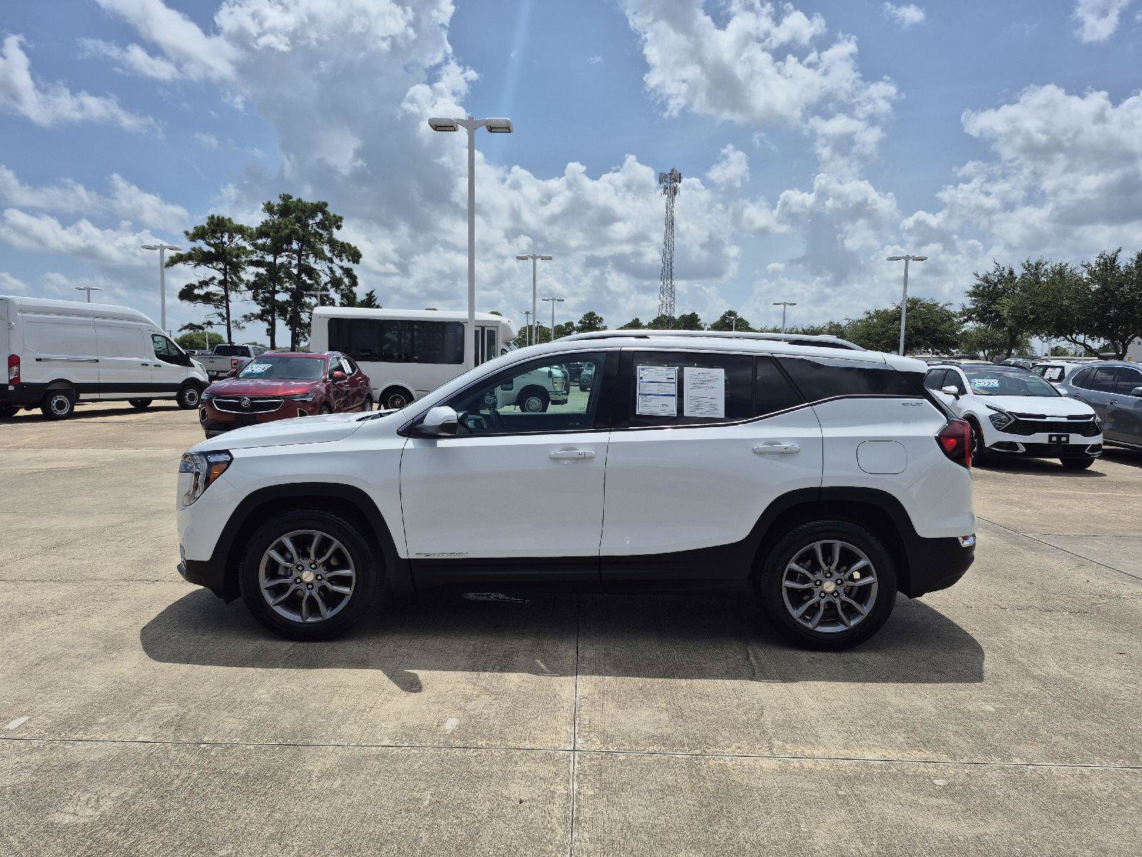 Used 2024 GMC Terrain SLT FWD image 17