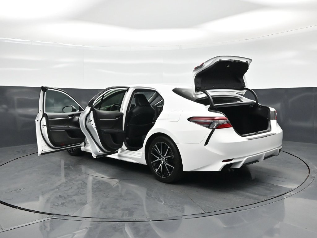Used 2023 Toyota Camry SE w/ Cold Weather Package FWD image 29