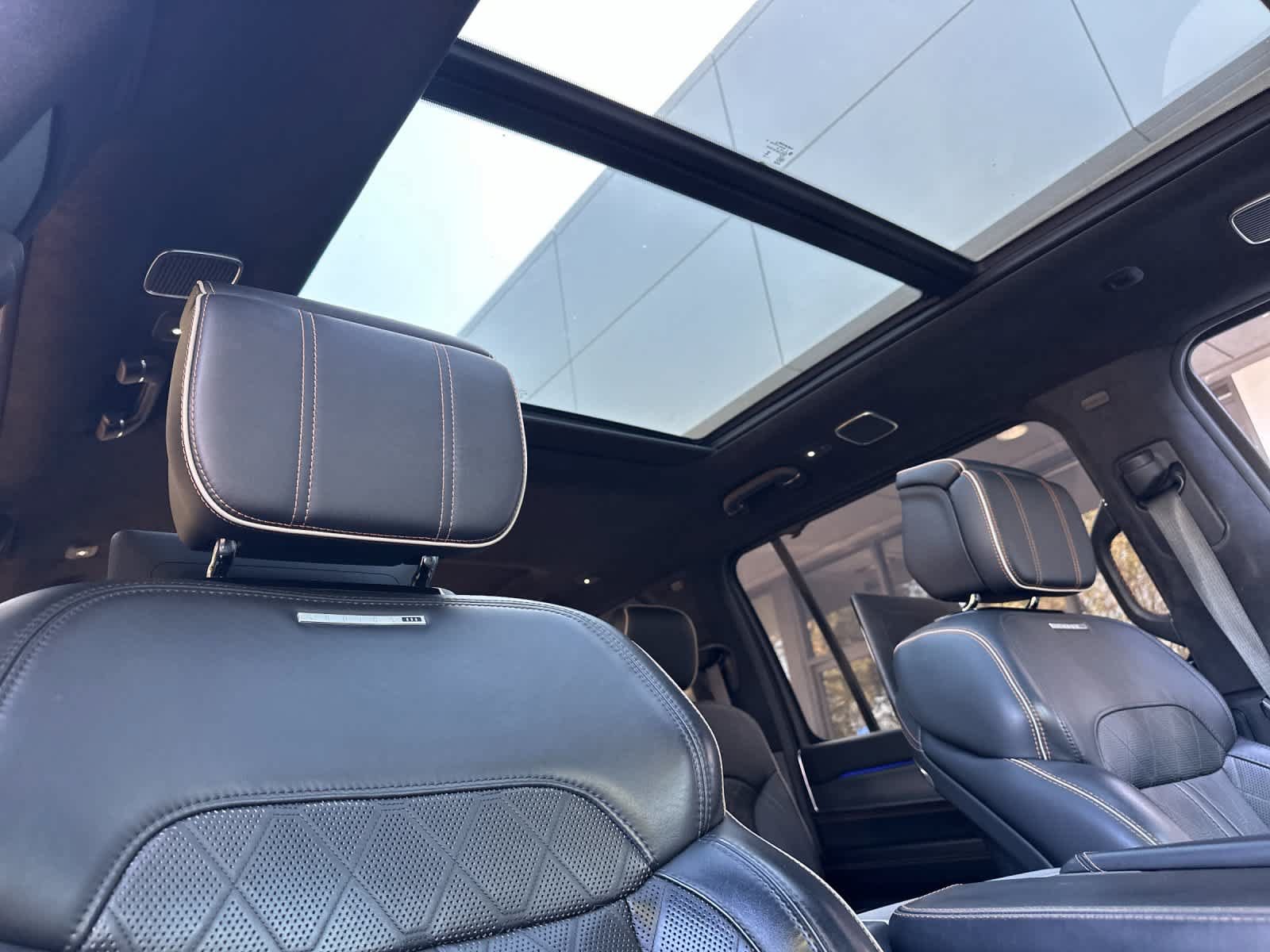Used 2023 Jeep Grand Wagoneer L Series III w/ Rear Seat Video Group 1 AWD/4WD image 18