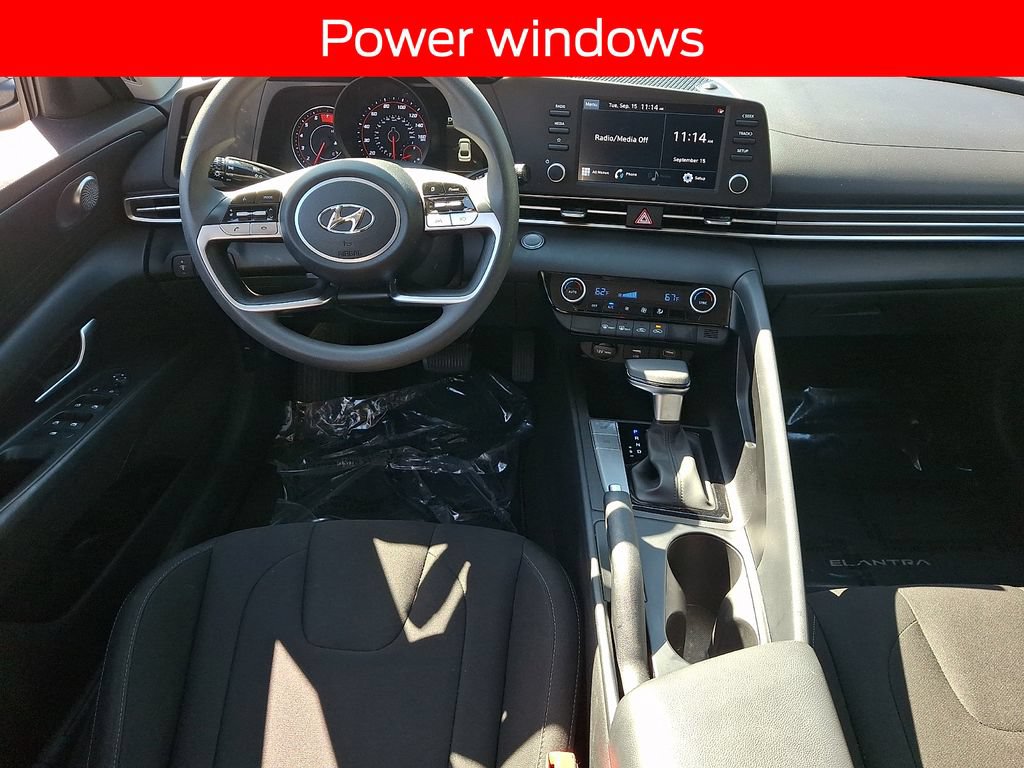 Used 2022 Hyundai Elantra SEL FWD image 11