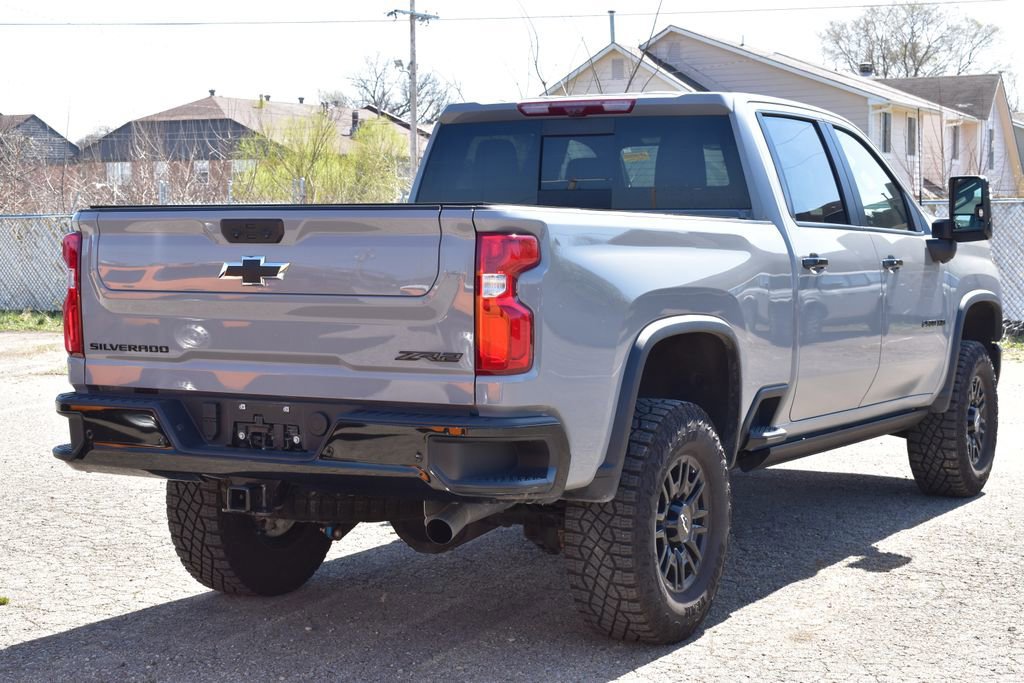 Used 2024 Chevrolet Silverado 2500 ZR2 w/ Technology Package image 2