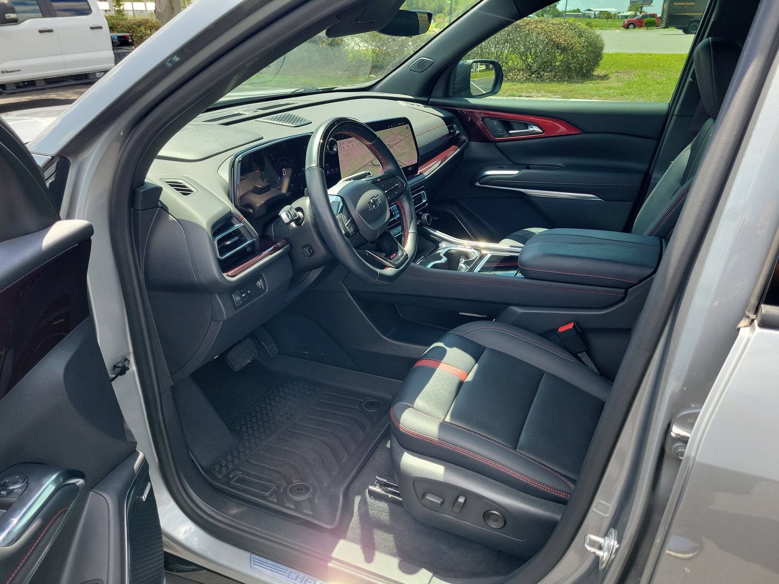 Used 2024 Chevrolet Traverse RS FWD image 19