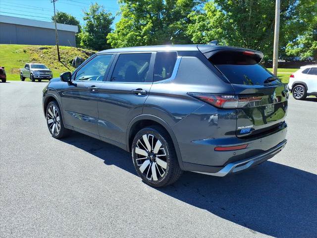 Used 2025 Mitsubishi Outlander SE AWD/4WD image 2
