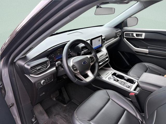 Certified 2022 Ford Explorer XLT w/ Equipment Group 202A AWD/4WD image 4
