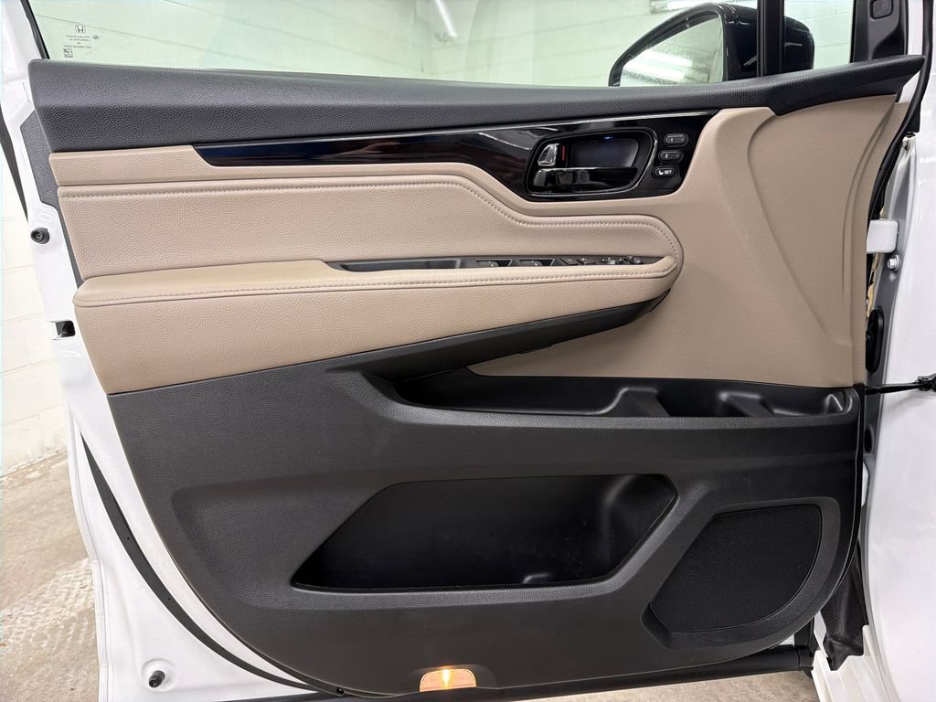Used 2024 Honda Odyssey Elite image 16