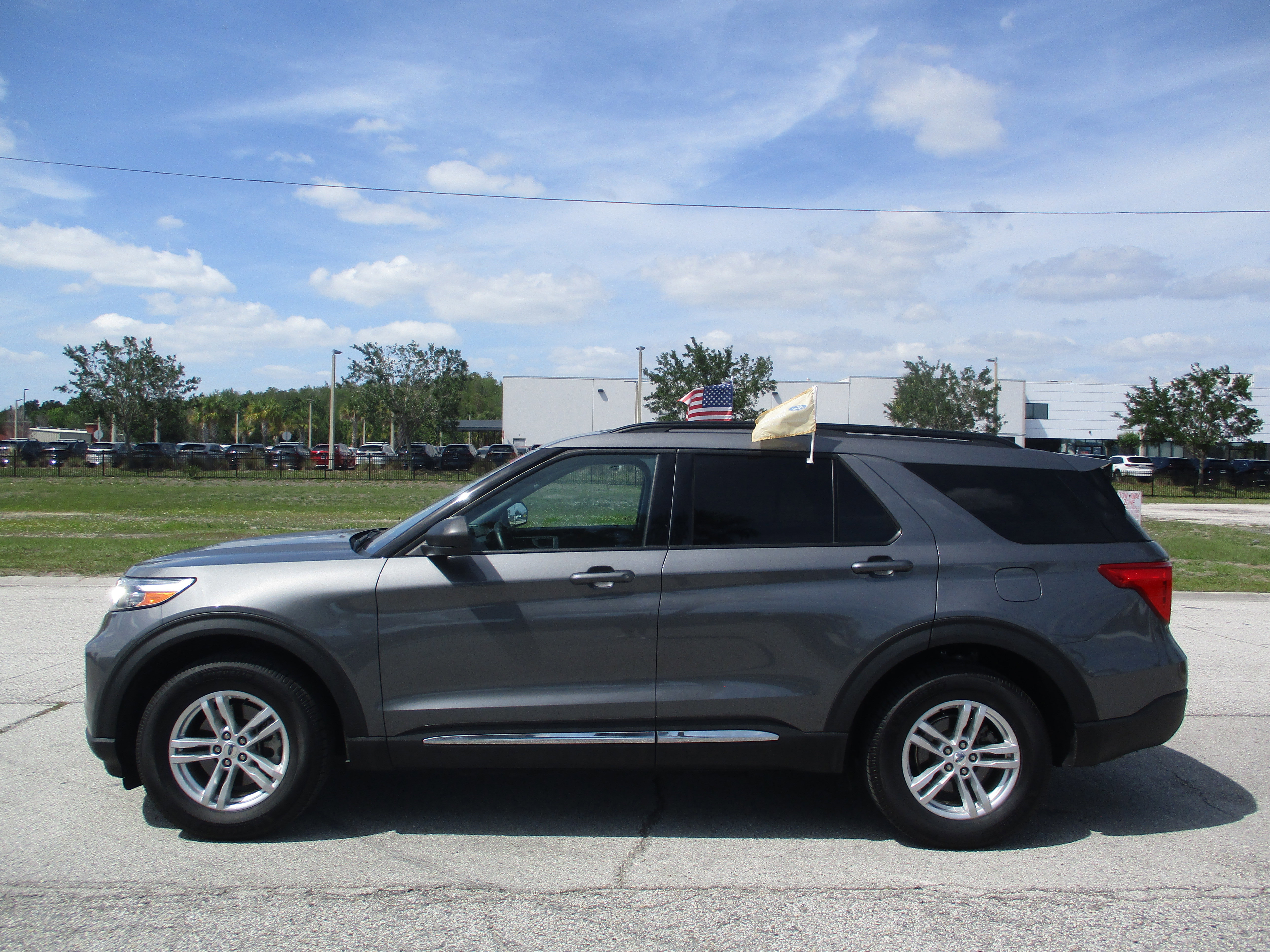 Certified 2022 Ford Explorer XLT image 2