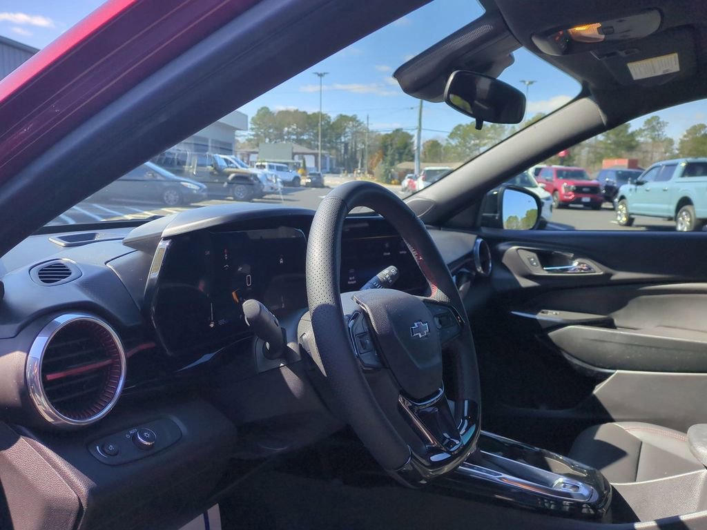 Used 2025 Chevrolet Trax RS w/ Driver Confidence Package image 15