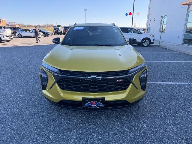 Used 2024 Chevrolet Trax RS w/ Sunroof Package image 3