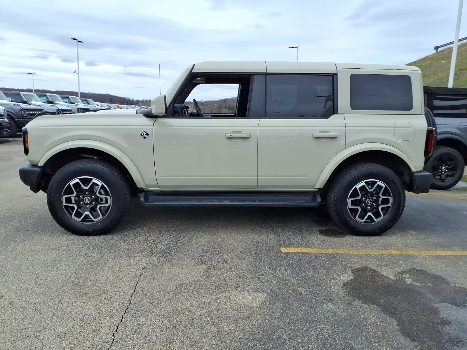 Certified 2025 Ford Bronco Outer Banks image 2