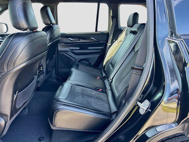 Used 2025 Jeep Grand Cherokee Altitude RWD image 26