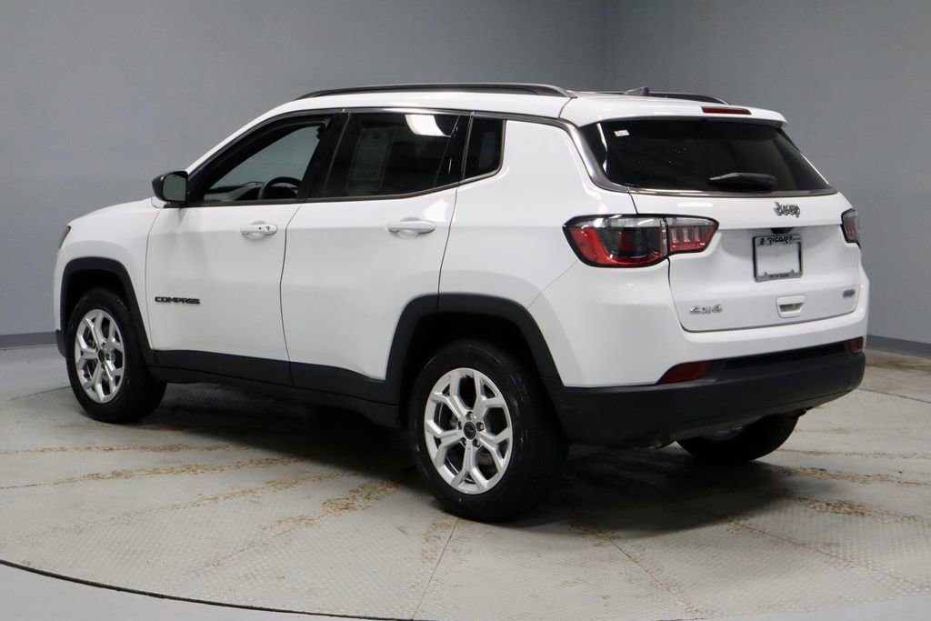 Used 2025 Jeep Compass Latitude AWD/4WD image 8