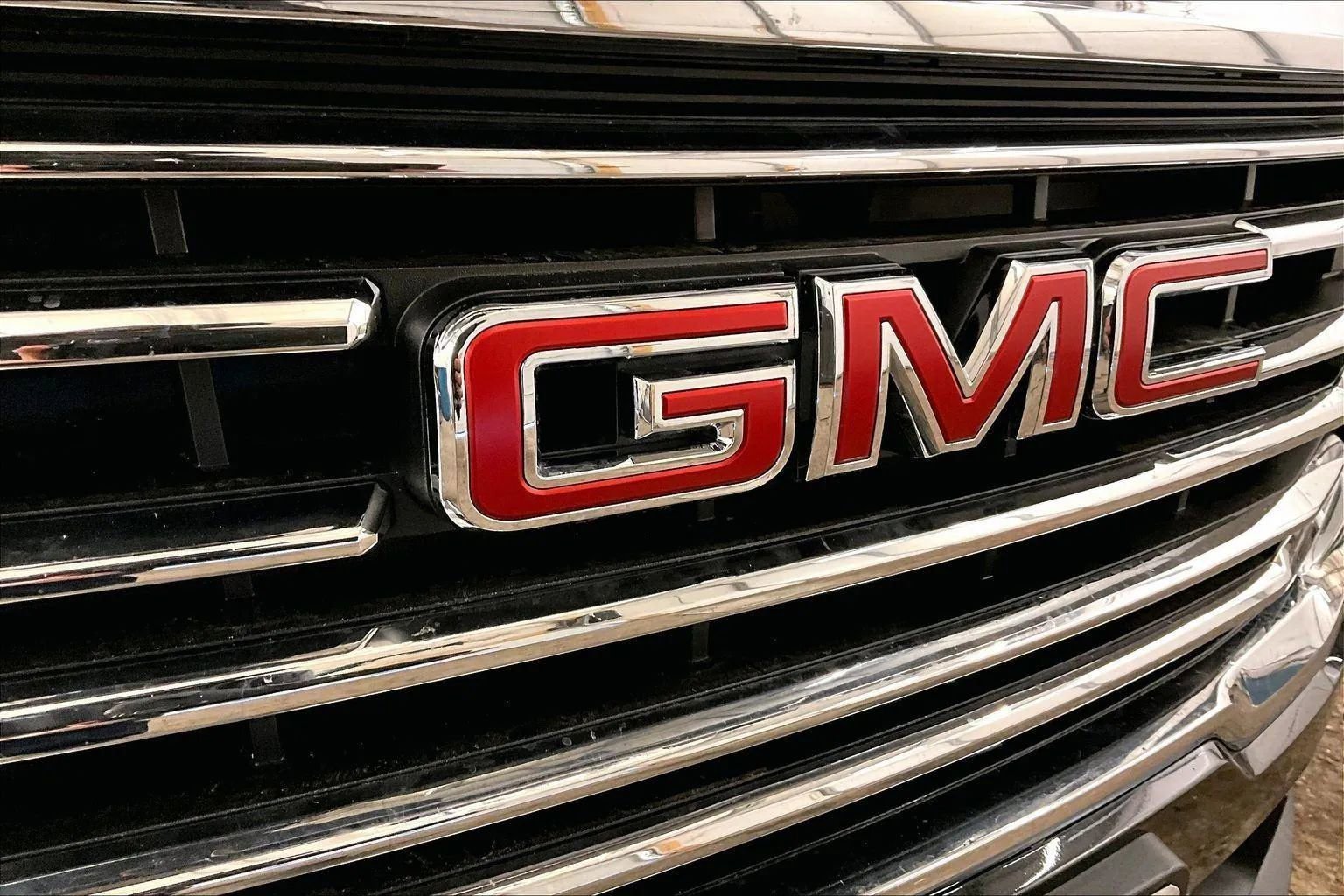 Used 2024 GMC Terrain SLT image 29