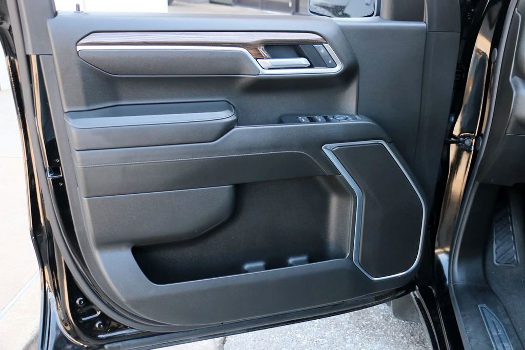Used 2025 Chevrolet Silverado 1500 LT RWD image 15