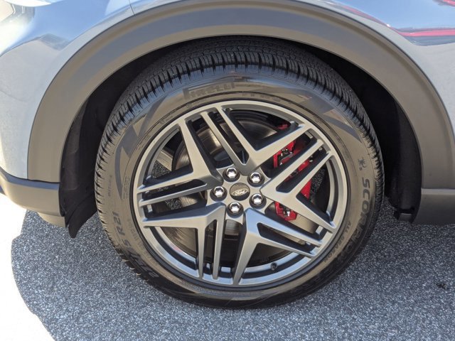 Certified 2025 Ford Explorer ST image 11