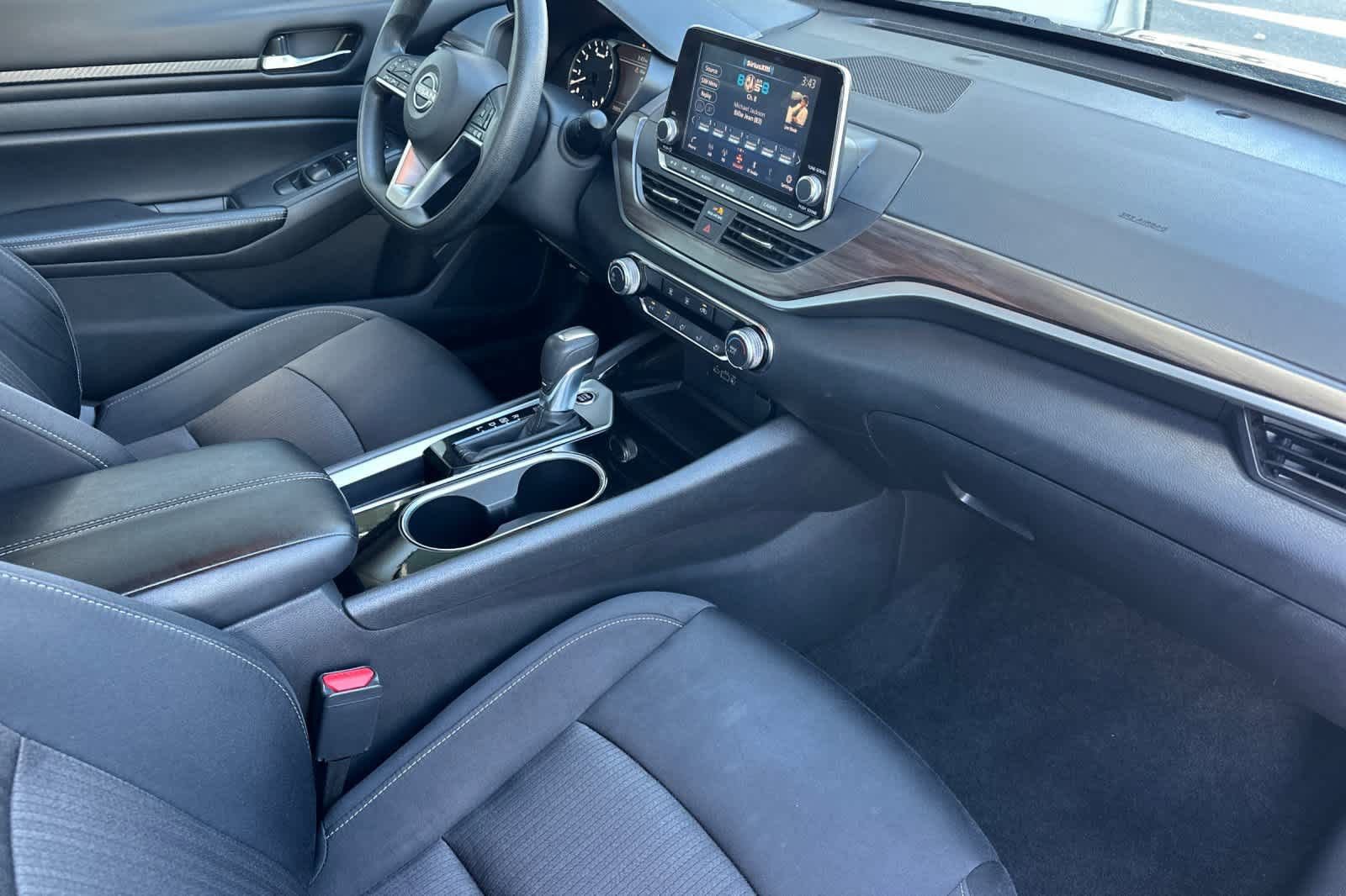 Used 2024 Nissan Altima 2.5 SV image 16