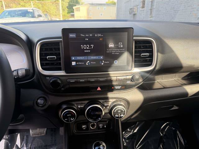 Used 2026 Hyundai Venue SEL FWD image 19