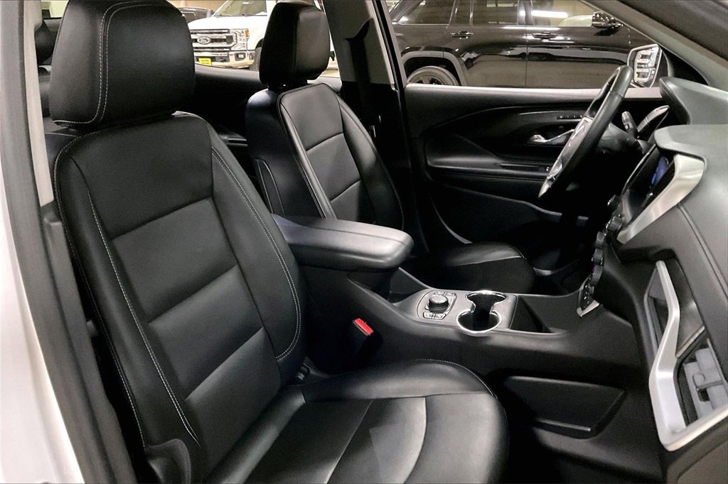 Used 2024 GMC Terrain SLT image 9