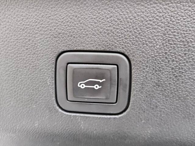 Used 2024 GMC Yukon XL Denali AWD/4WD image 14