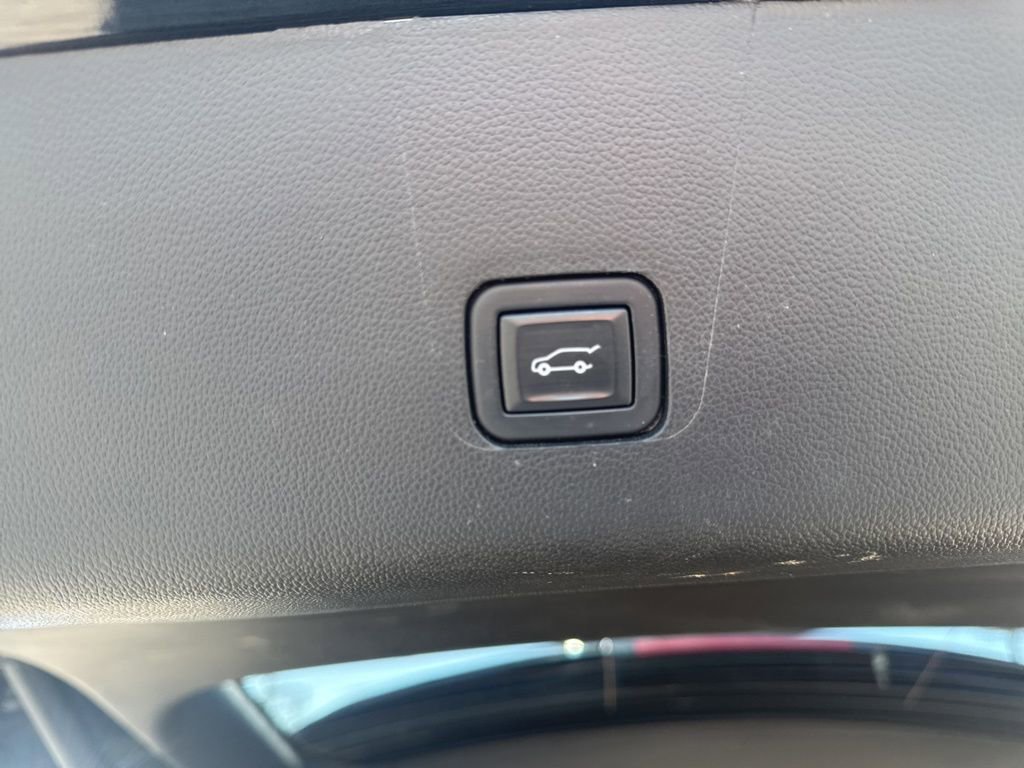 Used 2020 Chevrolet Traverse LT image 43