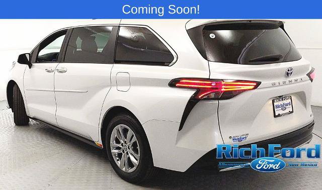 Used 2025 Toyota Sienna Limited AWD/4WD image 4