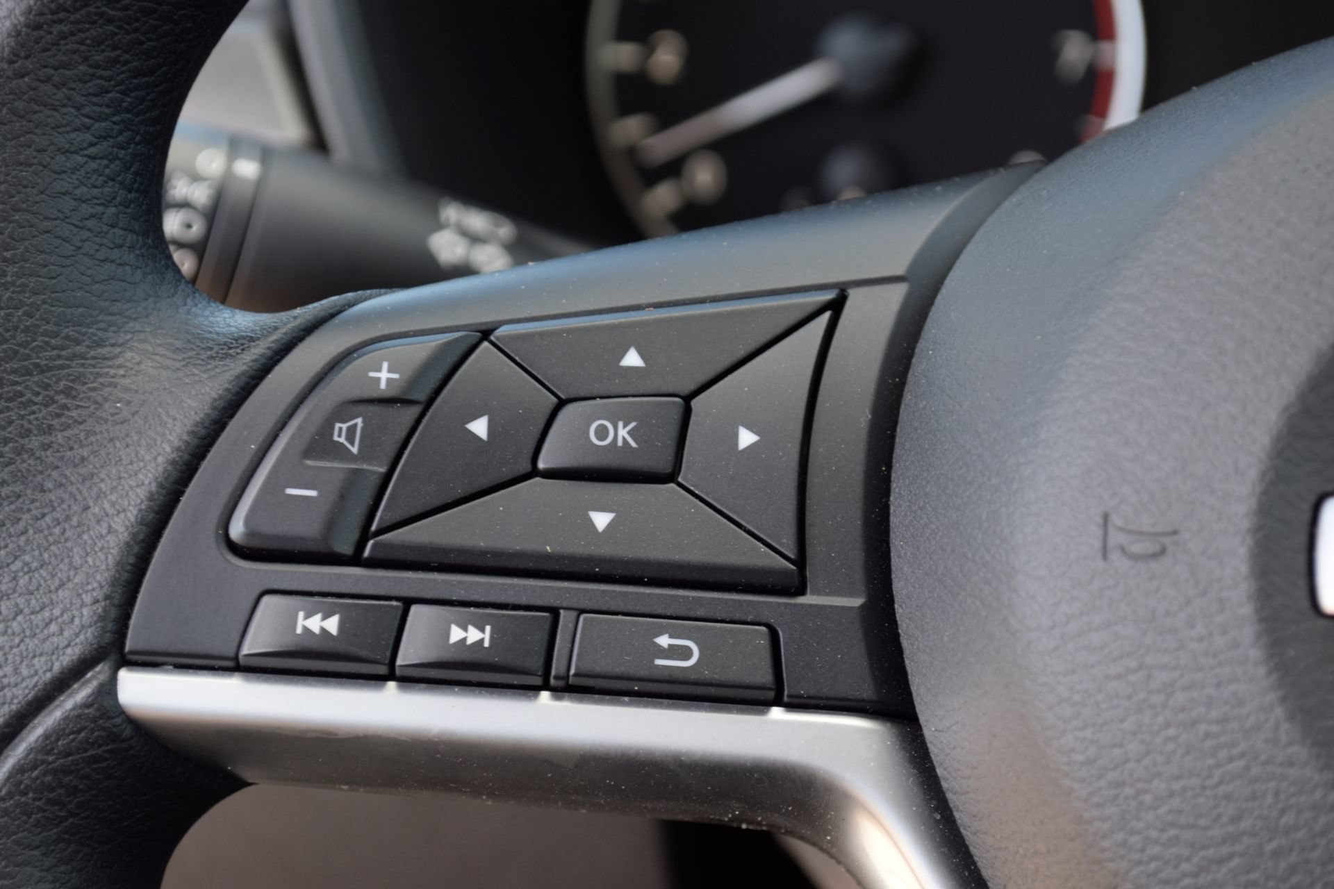 Used 2025 Nissan Altima 2.5 SV AWD/4WD image 8