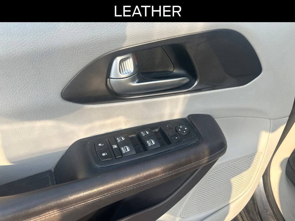Used 2017 Chrysler Pacifica Touring-L Plus FWD image 11