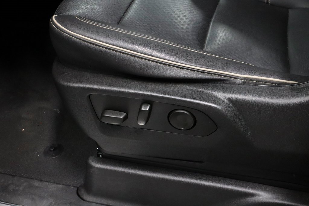 Used 2023 Chevrolet Suburban Premier image 23