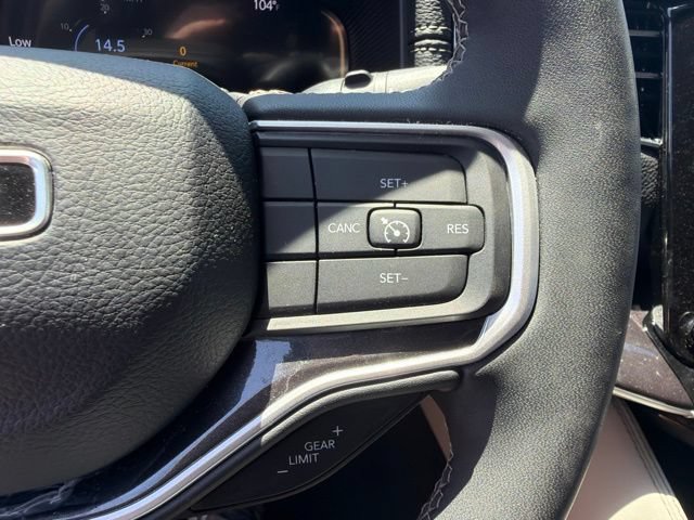 Used 2024 Jeep Wagoneer L 4WD w/ Premium Group I image 30