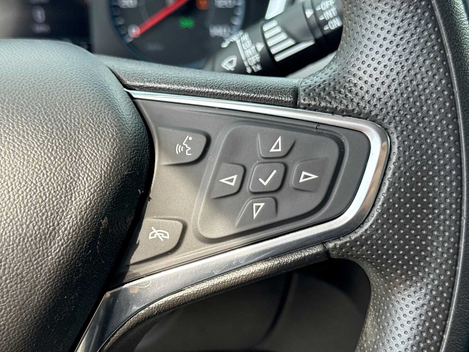 Used 2020 Chevrolet Equinox LS AWD/4WD image 23