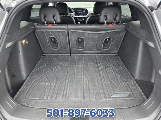 Used 2025 Chevrolet Trax RS w/ Sunroof Package FWD image 17