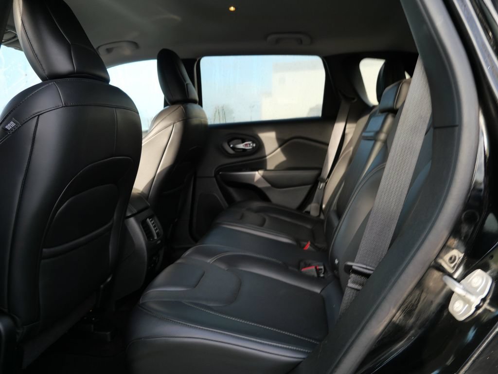 Used 2019 Jeep Cherokee Limited w/ Trailer Tow Group AWD/4WD image 17