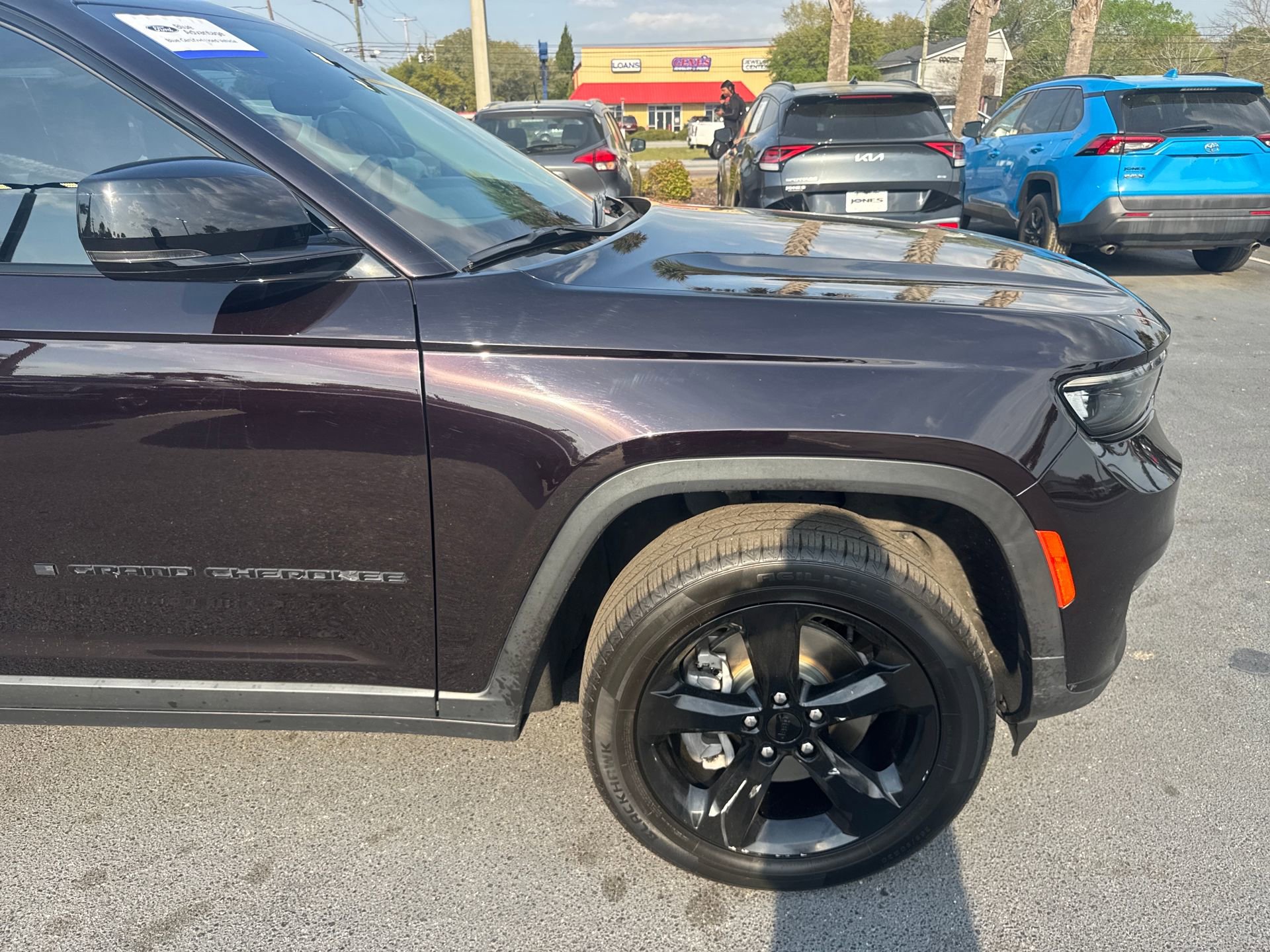 Used 2022 Jeep Grand Cherokee L Limited w/ Black Appearance Package image 4