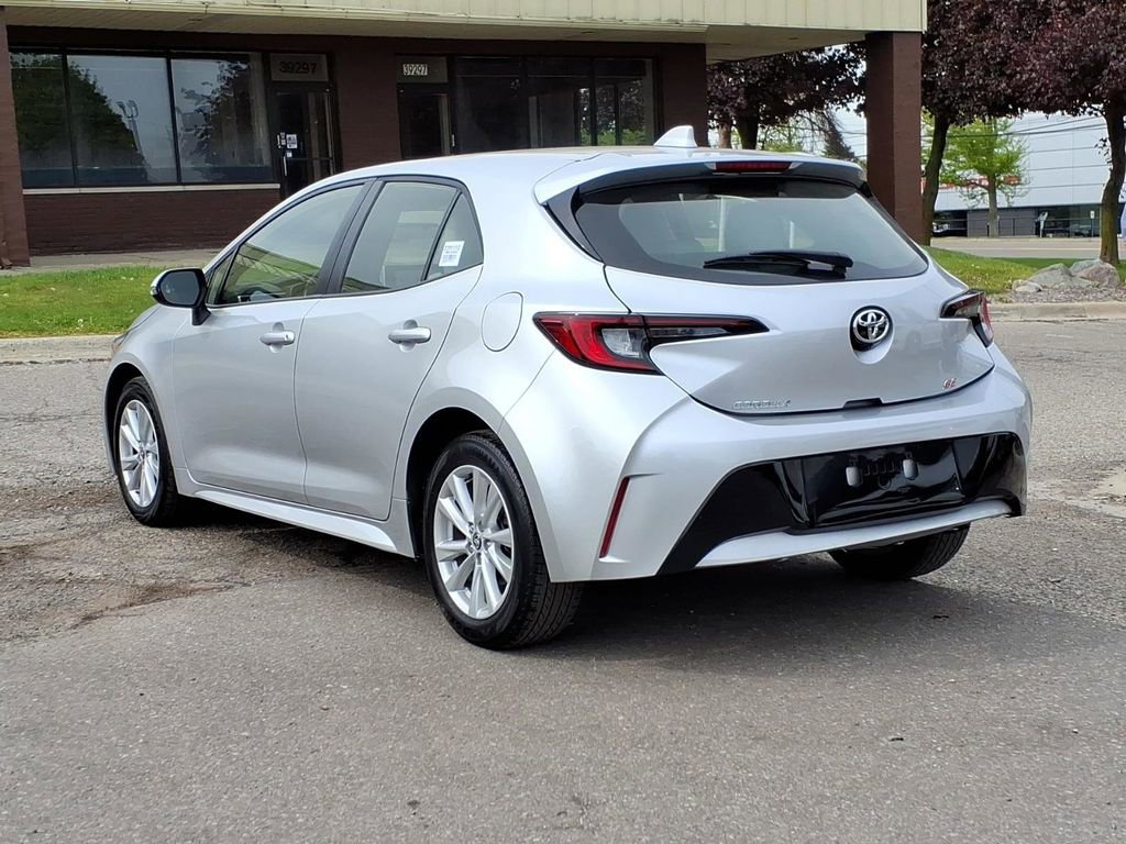 Used 2023 Toyota Corolla SE FWD image 3