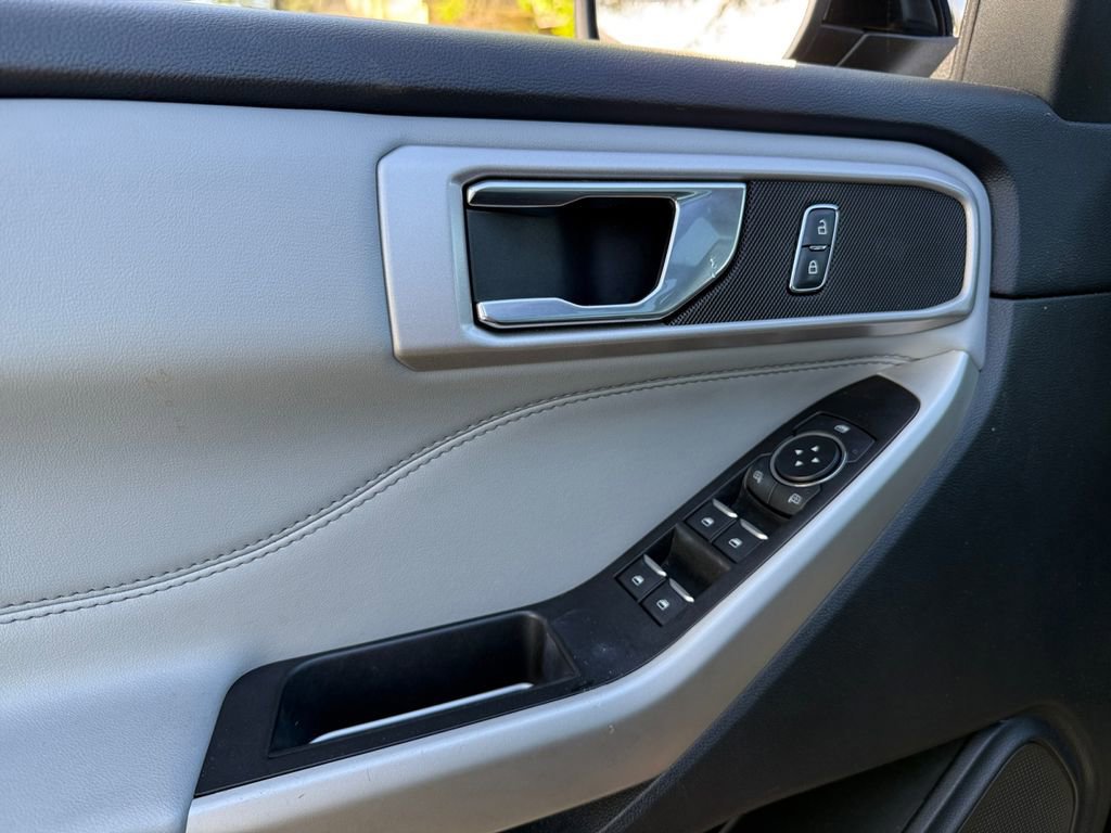 Certified 2022 Ford Explorer XLT w/ Equipment Group 202A image 16