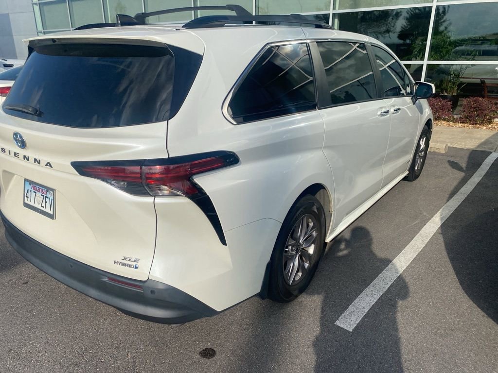 Used 2021 Toyota Sienna XLE FWD image 6