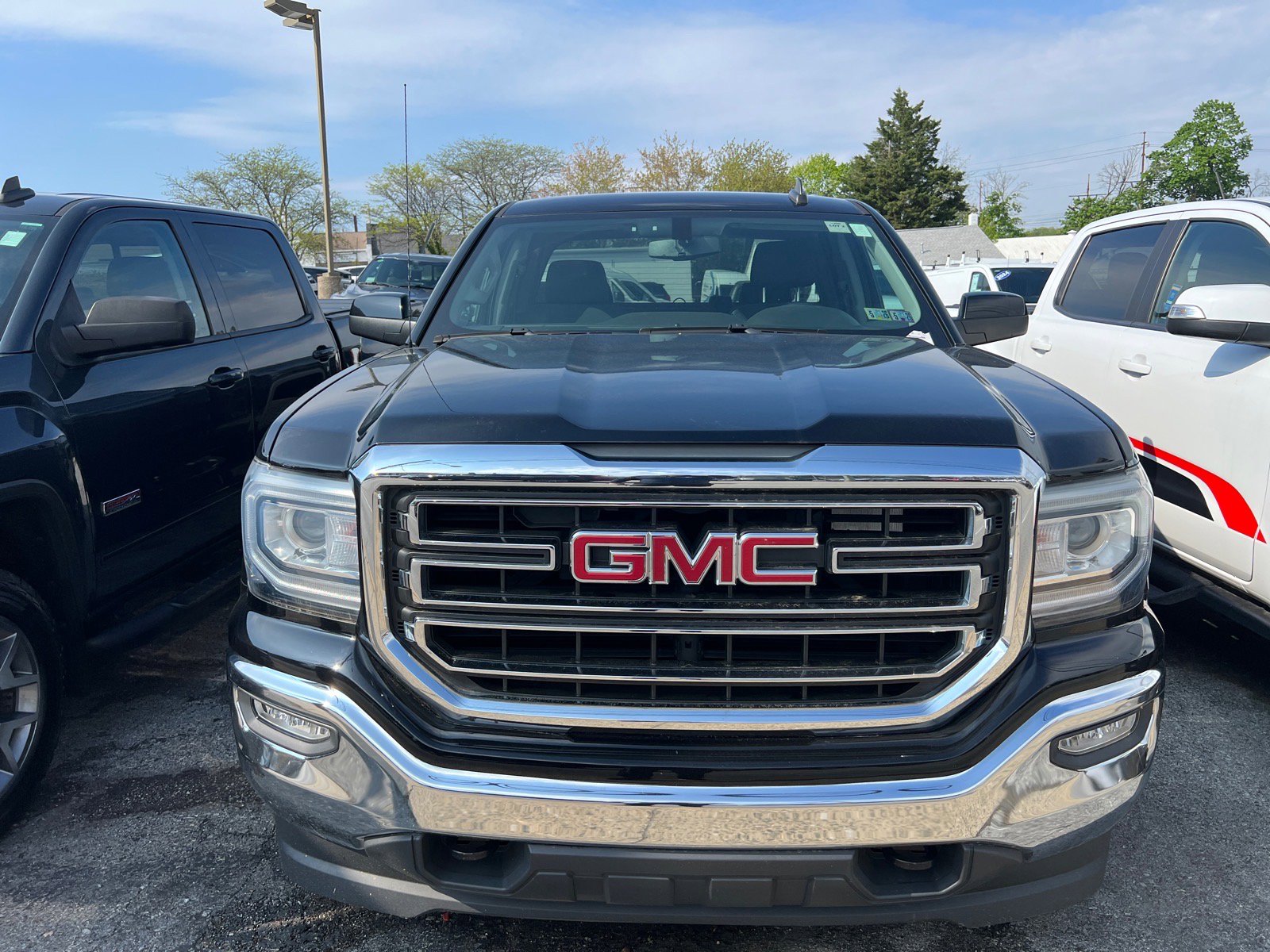 Used 2019 GMC Sierra 1500 SLE w/ Black Pack AWD/4WD image 2