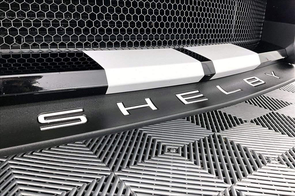 Certified 2022 Ford Mustang Shelby GT500 w/ Carbon Fiber Track Pack RWD image 8