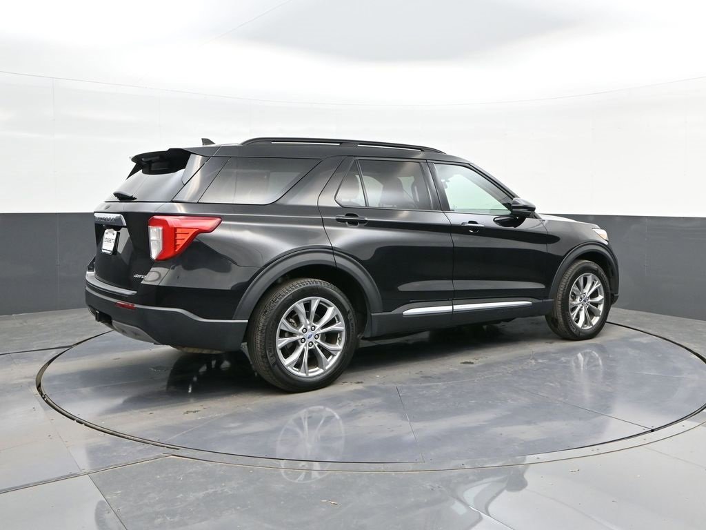 Certified 2022 Ford Explorer XLT w/ Equipment Group 202A image 15